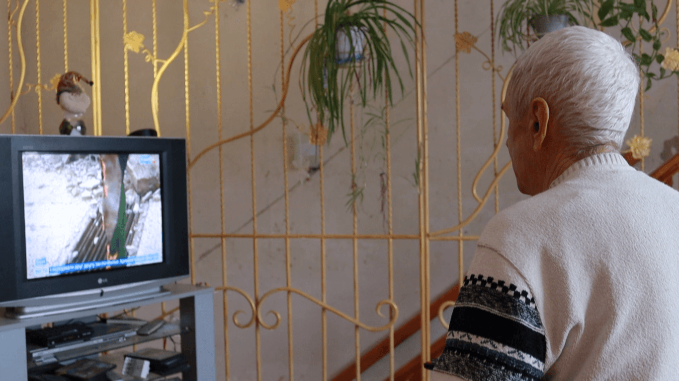 Прибирати на лінії розмежування українські канали та штовхати людей дивитися росТБ — велика помилка — житель Луганщини