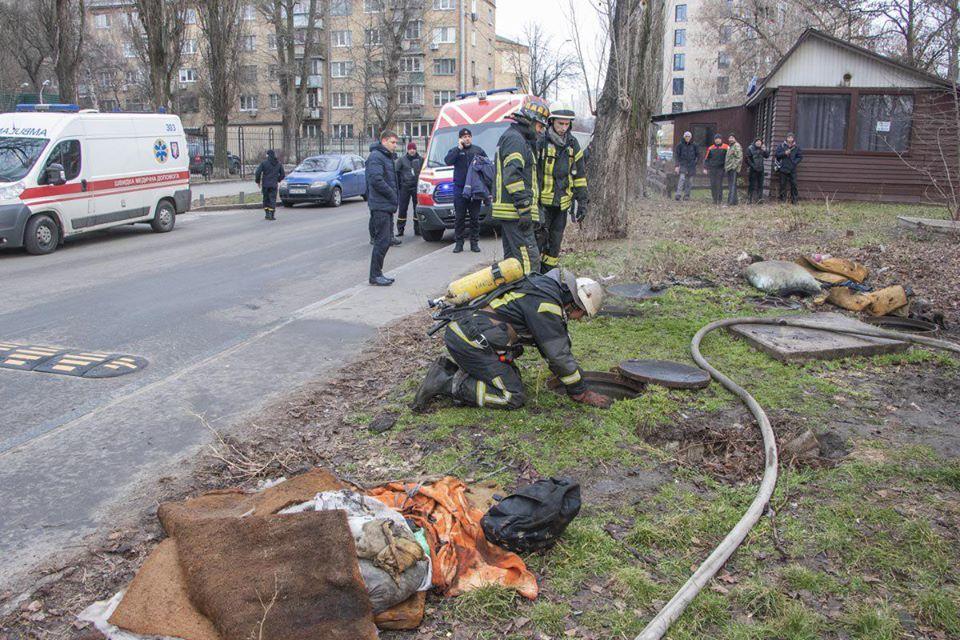 В Киеве из-за пожара в люке теплотрассы погибли 3 человека