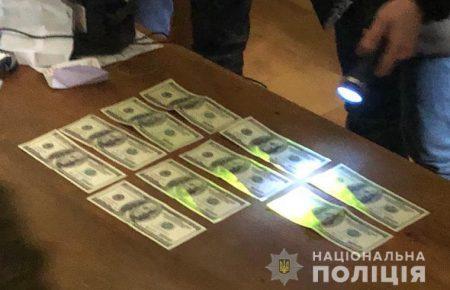 На Житомирщині лікар військового шпиталю вимагав від учасника бойових дій $1000 хабаря