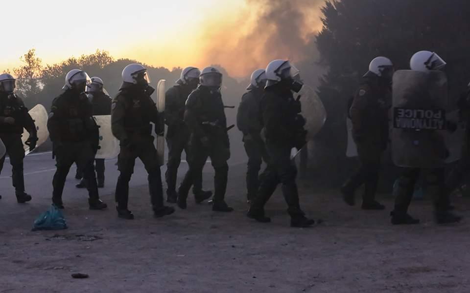 У Греції 62 людини постраждали у сутичках проти закритих таборів мігрантів