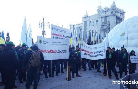 На Банковій протестують аграрії, вимагають поетапного відкриття ринку землі