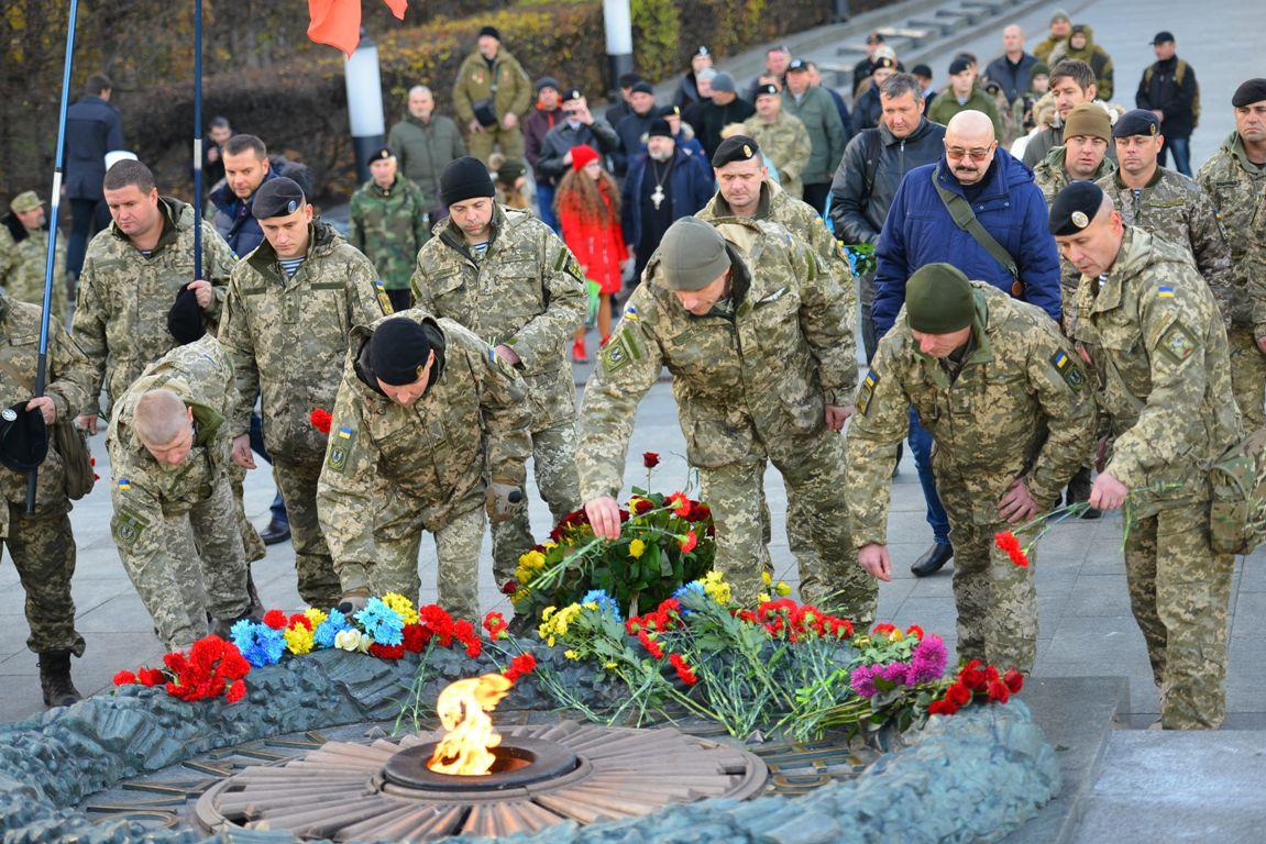 Мы должны чествовать и помнить наших воинов, а не вооруженного коллаборанта — Подоляк