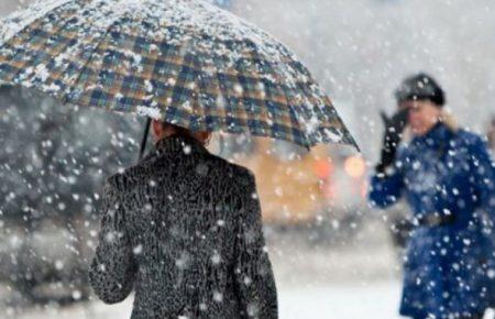 В Украине из-за непогоды почти 400 населенных пунктов остались без света