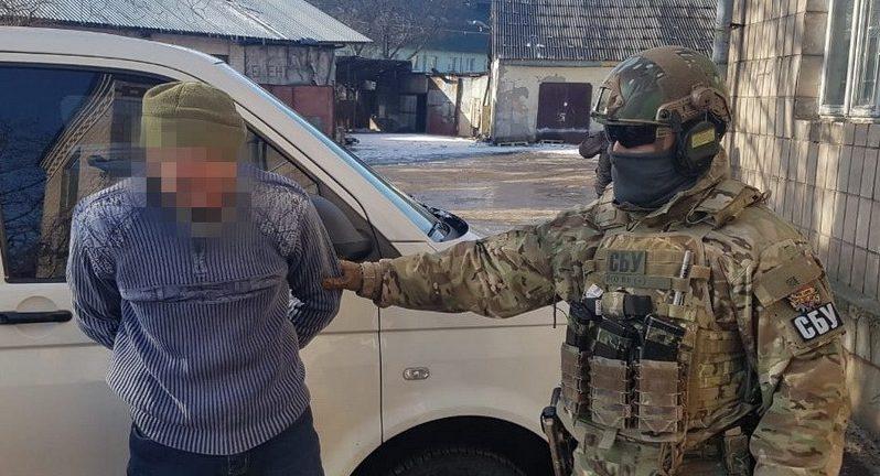 У Рівному СБУ запобігла замовному вбивству активіста, який виступав проти незаконного видобутку бурштину