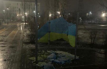 У Сєвєродонецьку затримали вандала, який розбив стелу з державними символами України — поліція