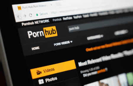 «Залишайтесь вдома»: PornHub безкоштовно надав преміум-акаунти для всіх