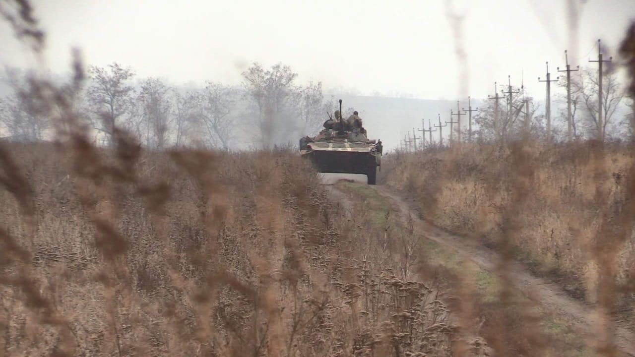 Один военный погиб, трое получили ранения — на Луганщине подорвалась БМП