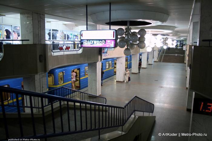 У Києві на першій станції метро запустили 4G