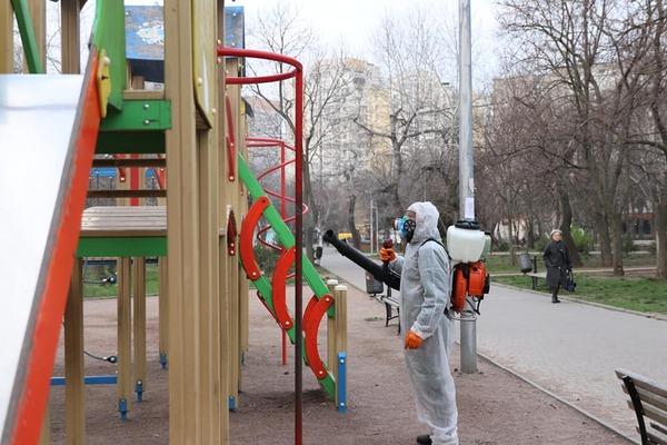 У Києві заборонили користуватися дитячими й спортивними майданчиками