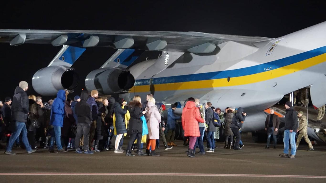 Звільненим з полону українцям почали виплачувати матеріальну допомогу — Мінветеранів