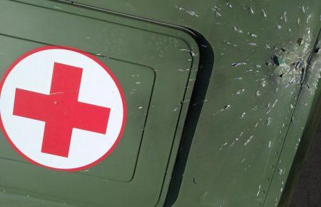 Бойовики на Донбасі обстріляли санітарний автомобіль