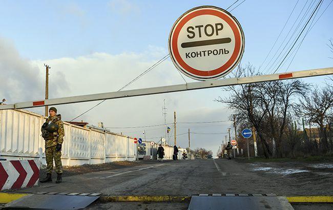 Нас закрили і з РФ, і з України. Якщо обстрілюватимуть, нам нікуди бігти — донеччанка про закриття КПВВ