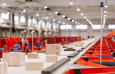 «Нова пошта» під час карантину безкоштовно доставлятиме допомогу лікарням, військовим та дитбудинкам