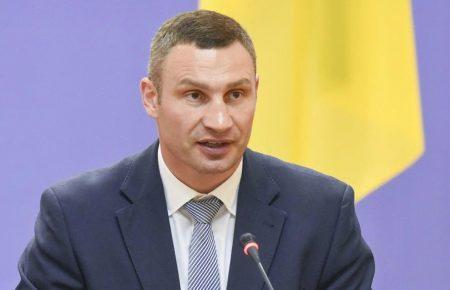 Службы такси Bolt и Uber согласились перевозить медиков на работу бесплатно — Кличко