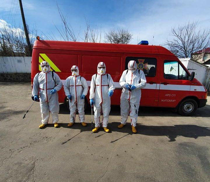 У Радомишлі продезінфікували церкву, до якої ходила заражена коронавірусом жінка (фото, відео)