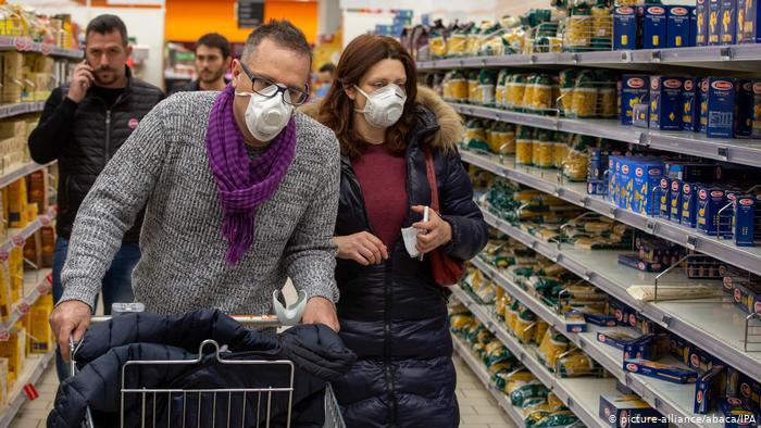 У Барселоні та Парижі люди теж розбирають туалетний папір у супермаркетах: як живуть на карантині європейські міста