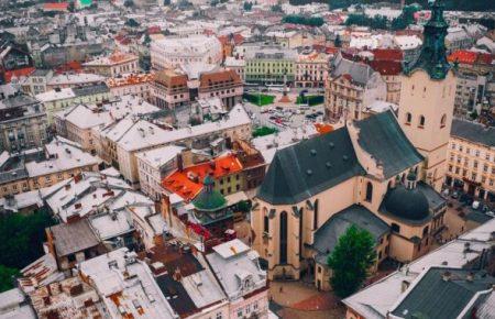 Карантин во Львове: спецтранспорт для медиков и ограничения льгот