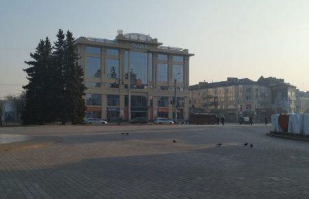 Карантин в Луцке: общественный транспорт не работает, волонтеры будут развозить еду пенсионерам