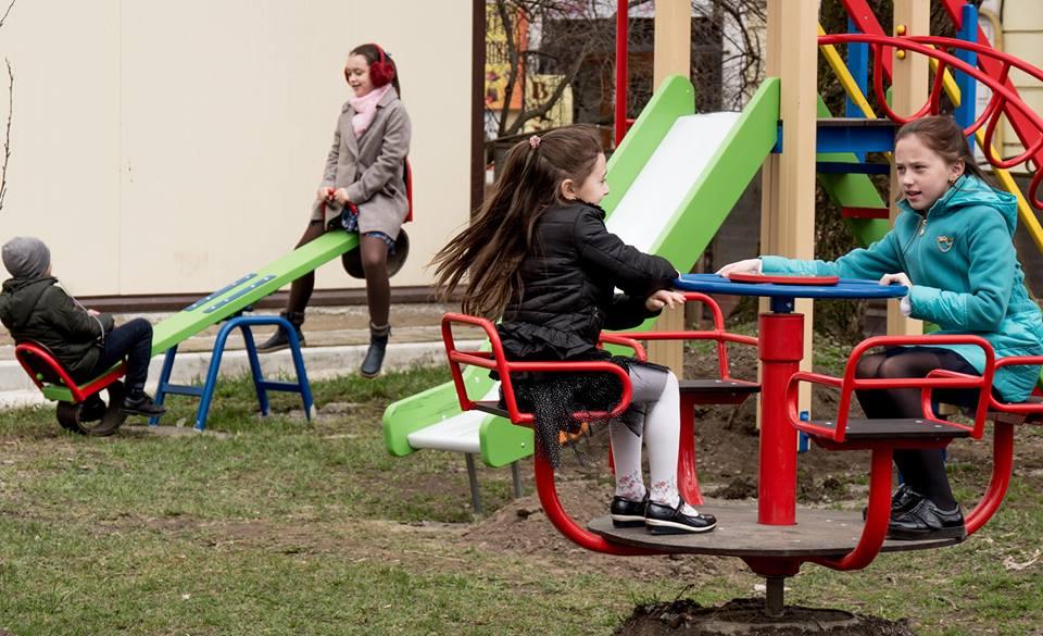 Штрафів за прогулянки з дітьми немає, ми тільки рекомендуємо — радник міністра внутрішніх справ