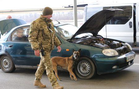 КПВВ «Мар'їнка» відновив роботу після обстрілів