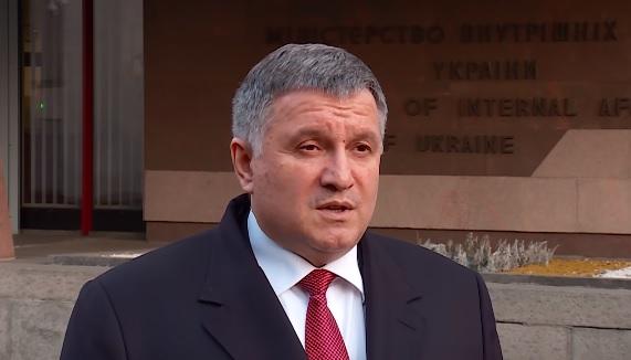 Із 28 березня повернутися з-закордону в Україну можна буде тільки пішки або власним авто — Аваков