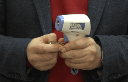 Прикордонники Луганщини отримали партію інфрачервоних термометрів, а медики — захисний одяг