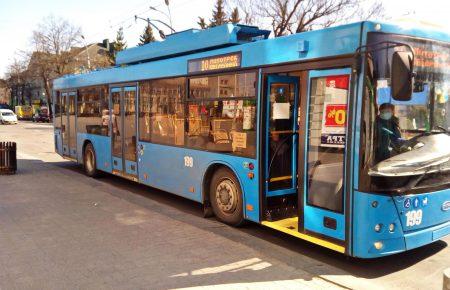 Заборона відвідування дитячих майданчиків та спецпропуск у громадський транспорт: Рівне посилює умови карантину