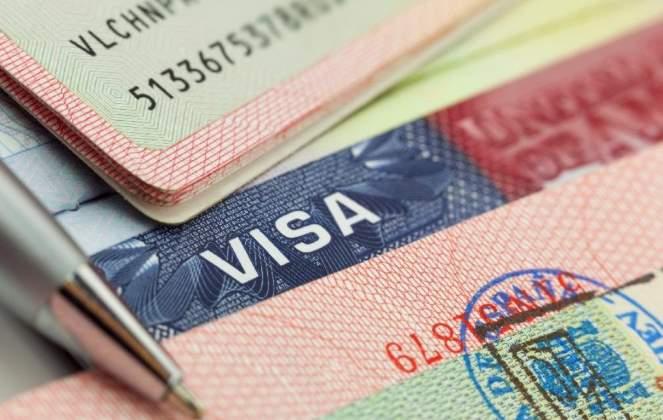 У МЗС пояснили, що робити українцям, які не змогли повернутися з-за кордону, а термін дії візи спливає