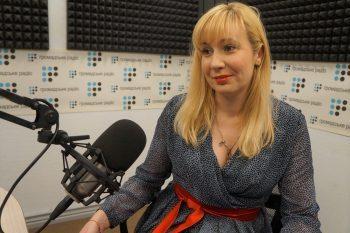 «Не хватает рук»: волонтер Наталья Воронкова призывает помочь шить маски для военных