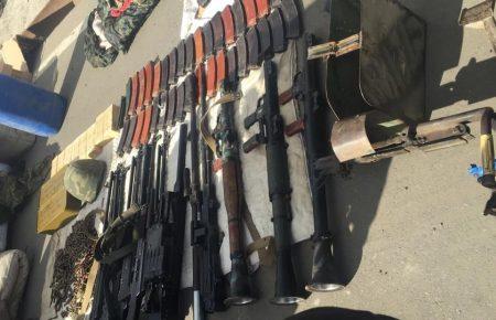 На Луганщині затримали мікроавтобус зі зброєю (фото)