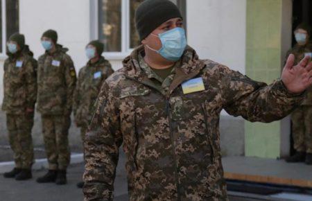 За добу у чотирьох військових виявили коронавірус