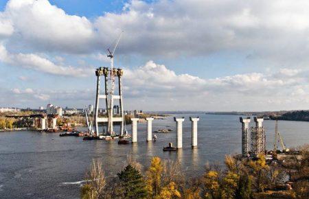 У Запоріжжі відновили будівництво мосту через Дніпро, яке мало закінчитися ще 10 років тому