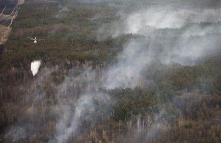 Рятувальники продовжують гасити осередки тління в Чорнобильській зоні і Житомирській області