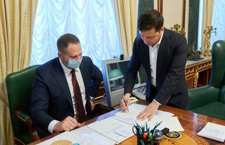 Зеленський підписав закон про вступ без ЗНО для випускників з окупованого Донбасу й Криму