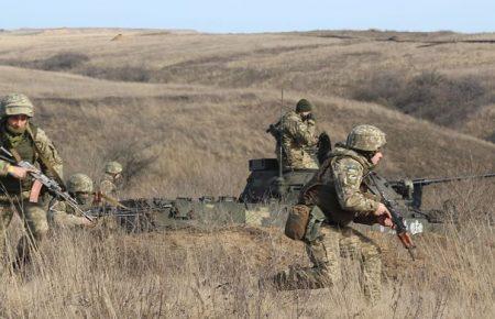 На Донбасі внаслідок обстрілу дістав поранення український військовий