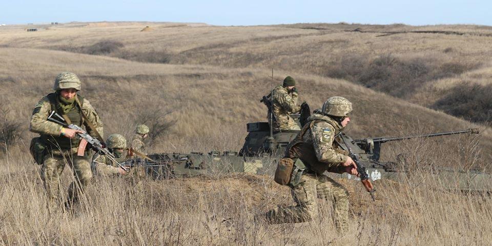 На Донбасі внаслідок обстрілу дістав поранення український військовий