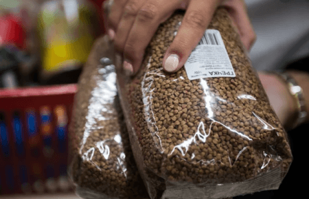 «Підвішені» продуктові набори для літніх людей: як допомагати, не виходячи з дому?