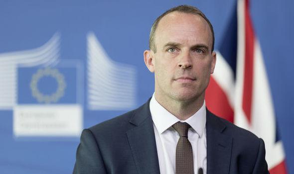 Коронавірус у Британії: обов’язки Джонсона зможе виконувати Домінік Рааб