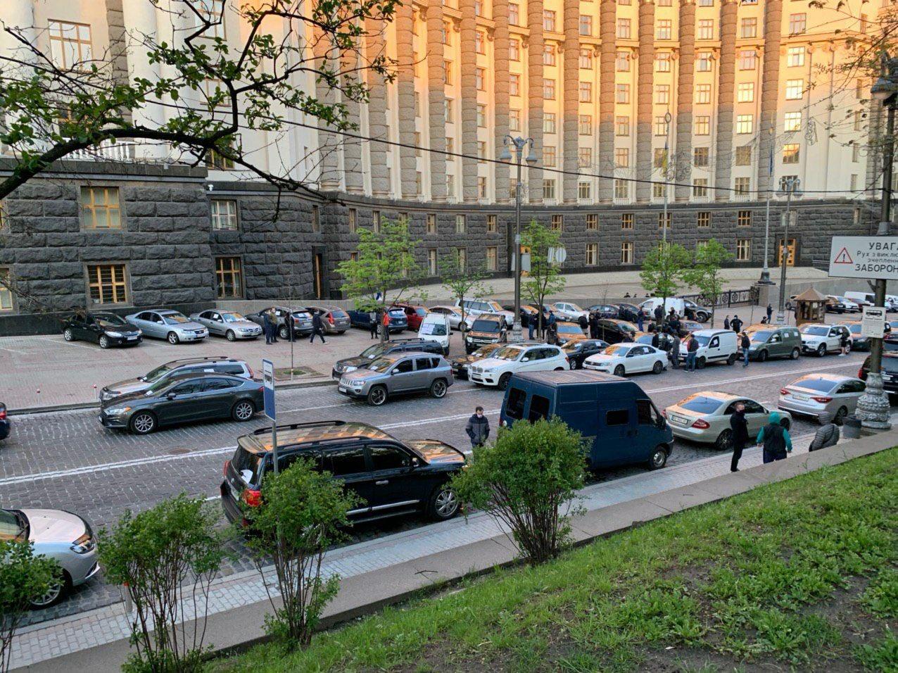 Біля Кабміну протестують понад сотні підприємців: вимагають послабити карантинні обмеження