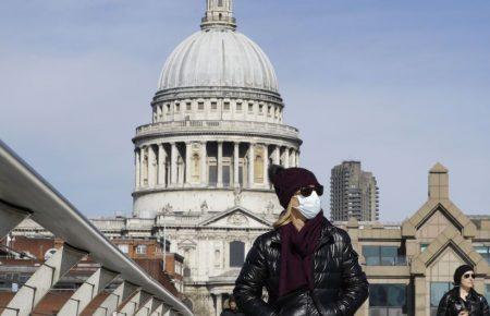 «Потім розберемся з економічними проблемами, зараз треба рятувати людей»: як Велика Британія бореться з коронакризою