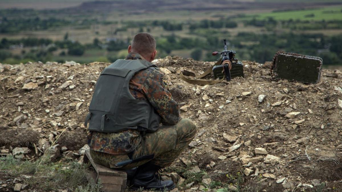 На Донбассе боевики обстреляли позиции ООС, ранены двое военных