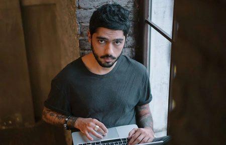 Адвокат: Нардеп Лерос пришел на допрос в СБУ, хотели допросить по другому делу