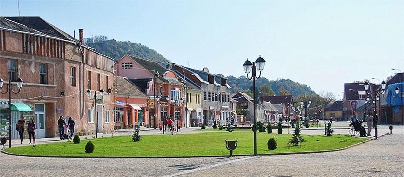 На Закарпатті та Волині у вихідні заборонили виходити на вулицю