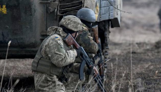 На Донбасі поранили одного українського військового