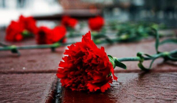 Дезинфекция тела и закрытый гроб: как в Украине хоронят жертв COVID-19