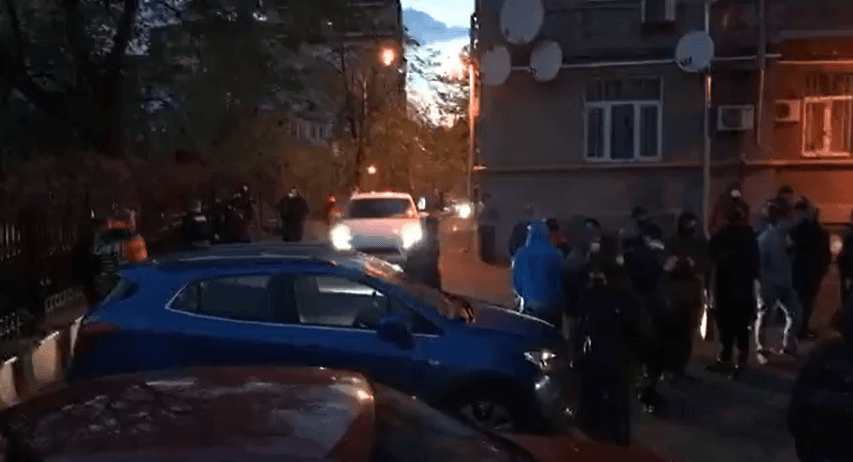 Ініціатива «Хто замовив Катю Гандзюк?» влаштувала акції протесту біля ОП та будинку Венедиктової