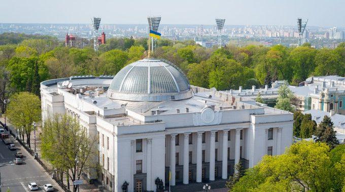 Парламент уполномочил Кабмин определять админцентры территориальных общин