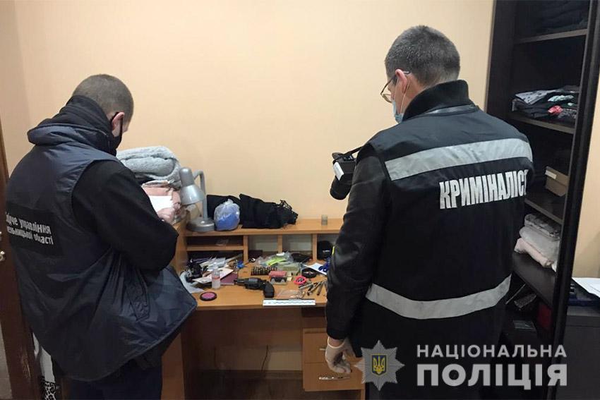 У Хмельницькому чоловік поранив офіцера, поліцію викликала його дочка через домашнє насильство