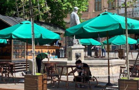 У Києві та Львові уже запрацювали літні майданчики та тераси