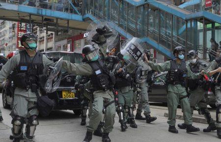 Протести у Гонконгу: поліція знову застосувала сльозогінний газ